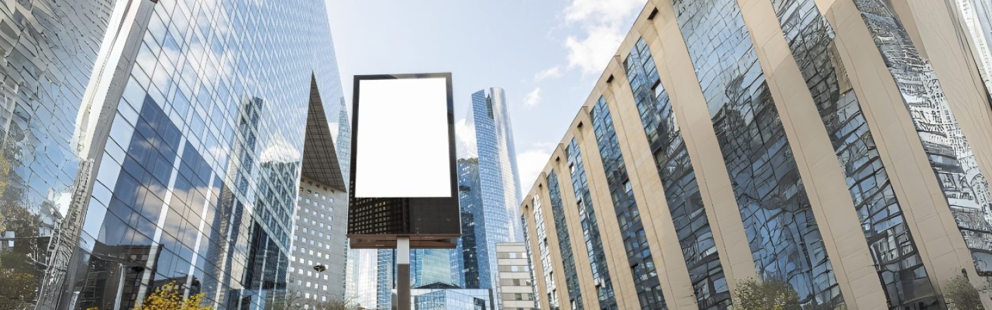 perbedaan baliho billboard megatron videotron